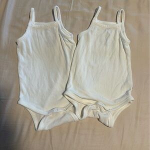 KYTE baby 6-12m ribbed white tank onesies